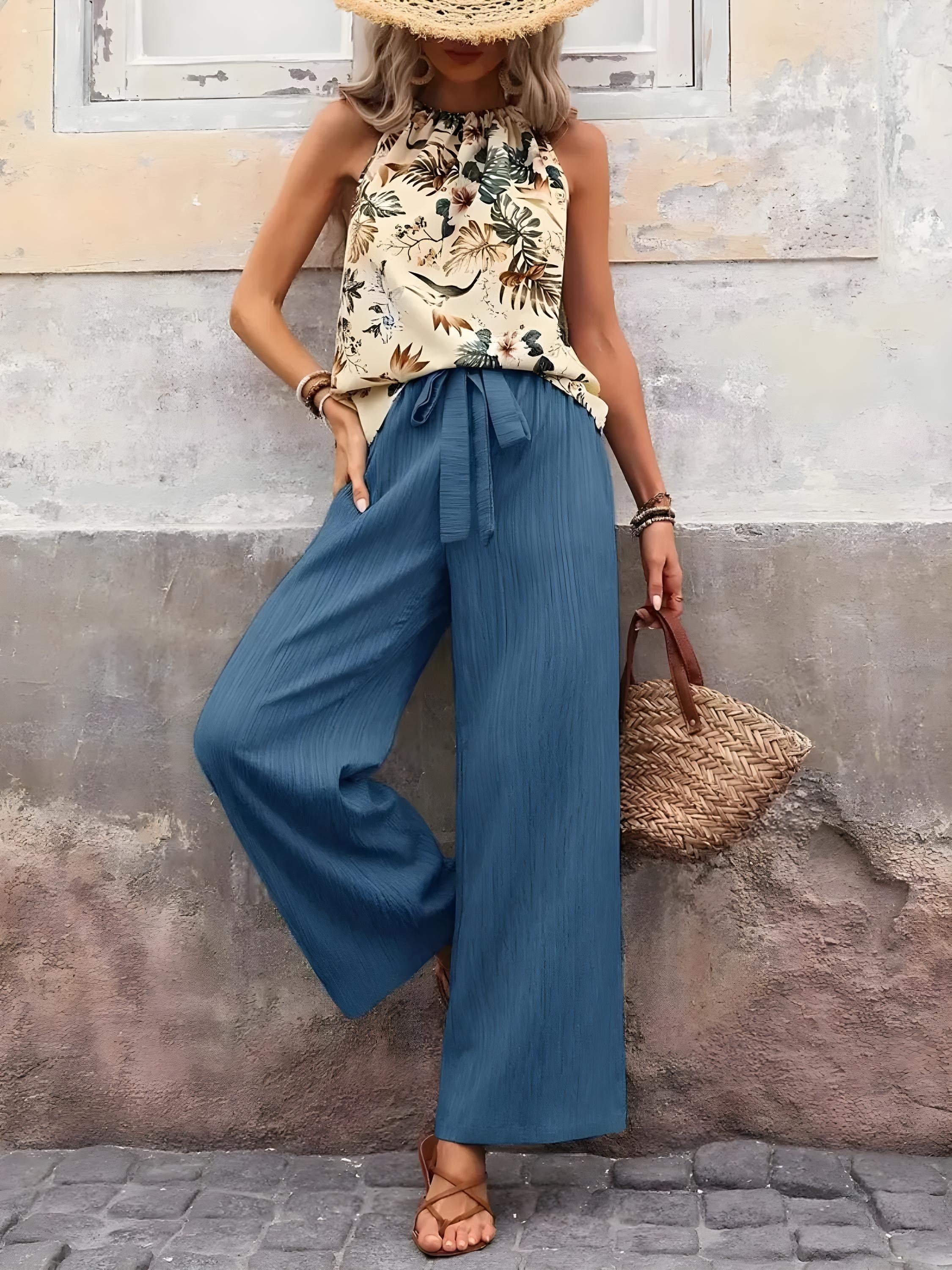 طقم توب بدون أكمام مطبوع وبنطال واسع الأرجل