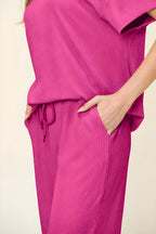 Dubbel ta full storlek textur rund hals kort hylsa t-shirt och breda benbyxor