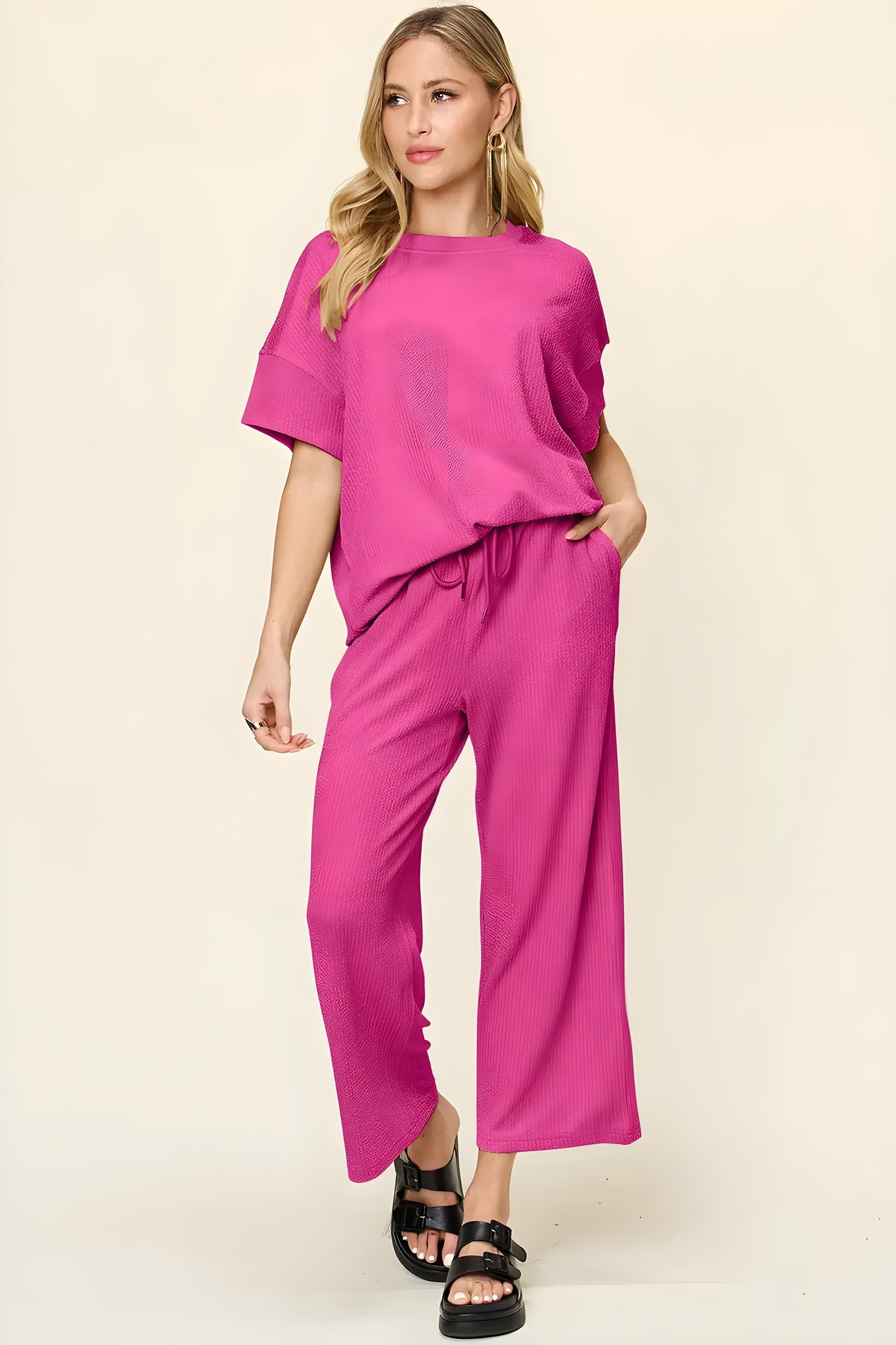 Podwójnie weź pełnowymiarowy teksturę okrągłą szyję koszulkę z krótkim rękawem i szerokim nogawkami