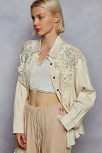 Pol Button Down Raw Edg Camisa con parche de encaje Pearl