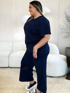 Podwójnie weź pełnowymiarowy teksturę z krótkim rękawem i zestawem spodni