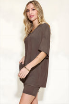 Bae BAE Tamanho completo Camiseta de ombro e shorts de decote em V