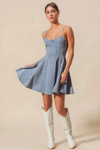 Takže já linie fit a flare denim mini šaty