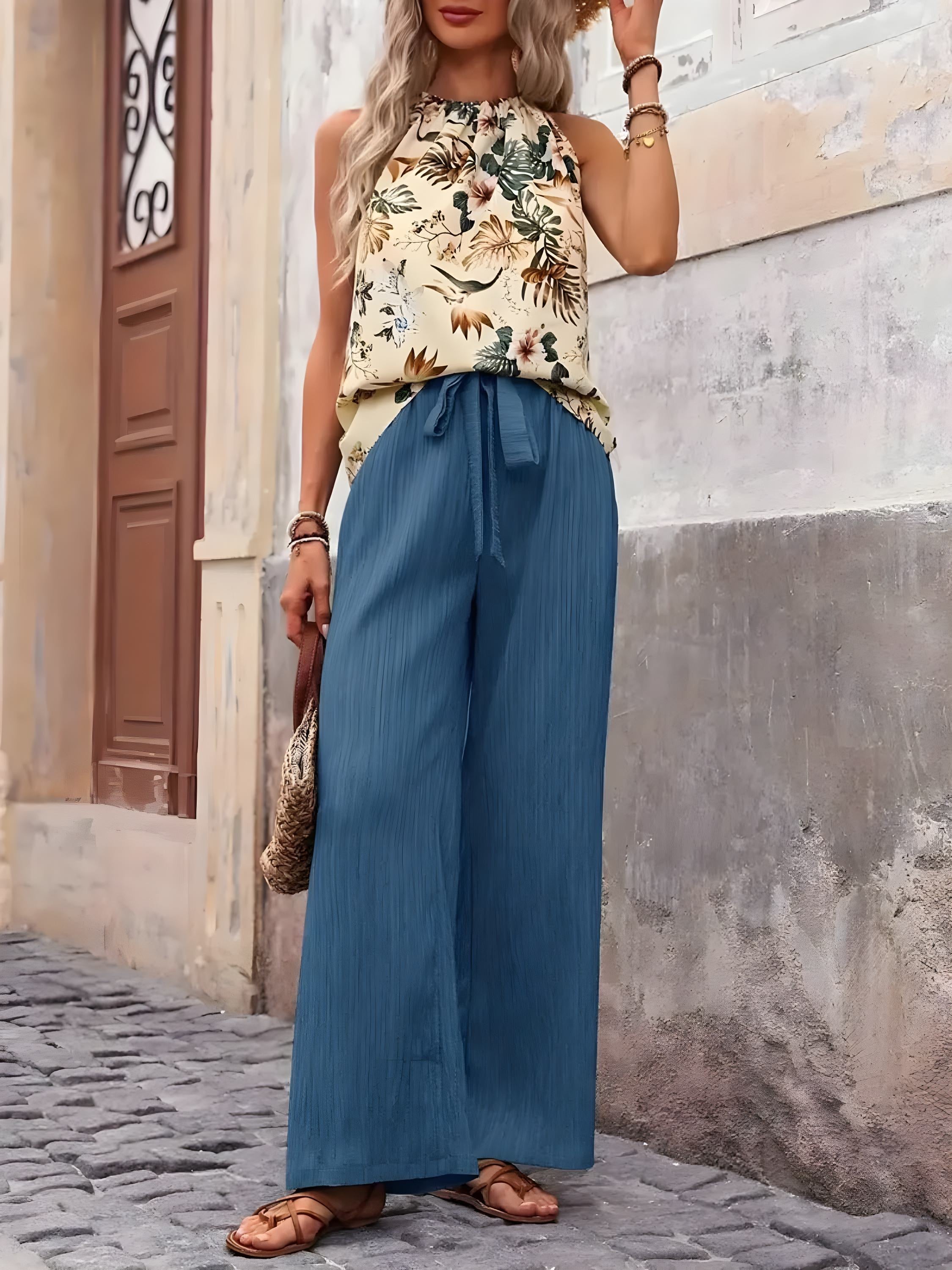 طقم توب بدون أكمام مطبوع وبنطال واسع الأرجل