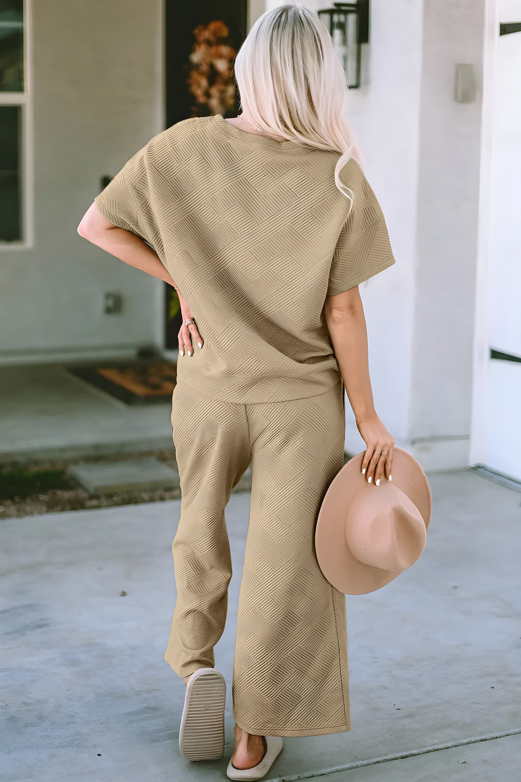 Podwójnie weź pełnowymiarowy teksturę z krótkim rękawem i zestawem spodni