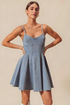 Takže já linie fit a flare denim mini šaty