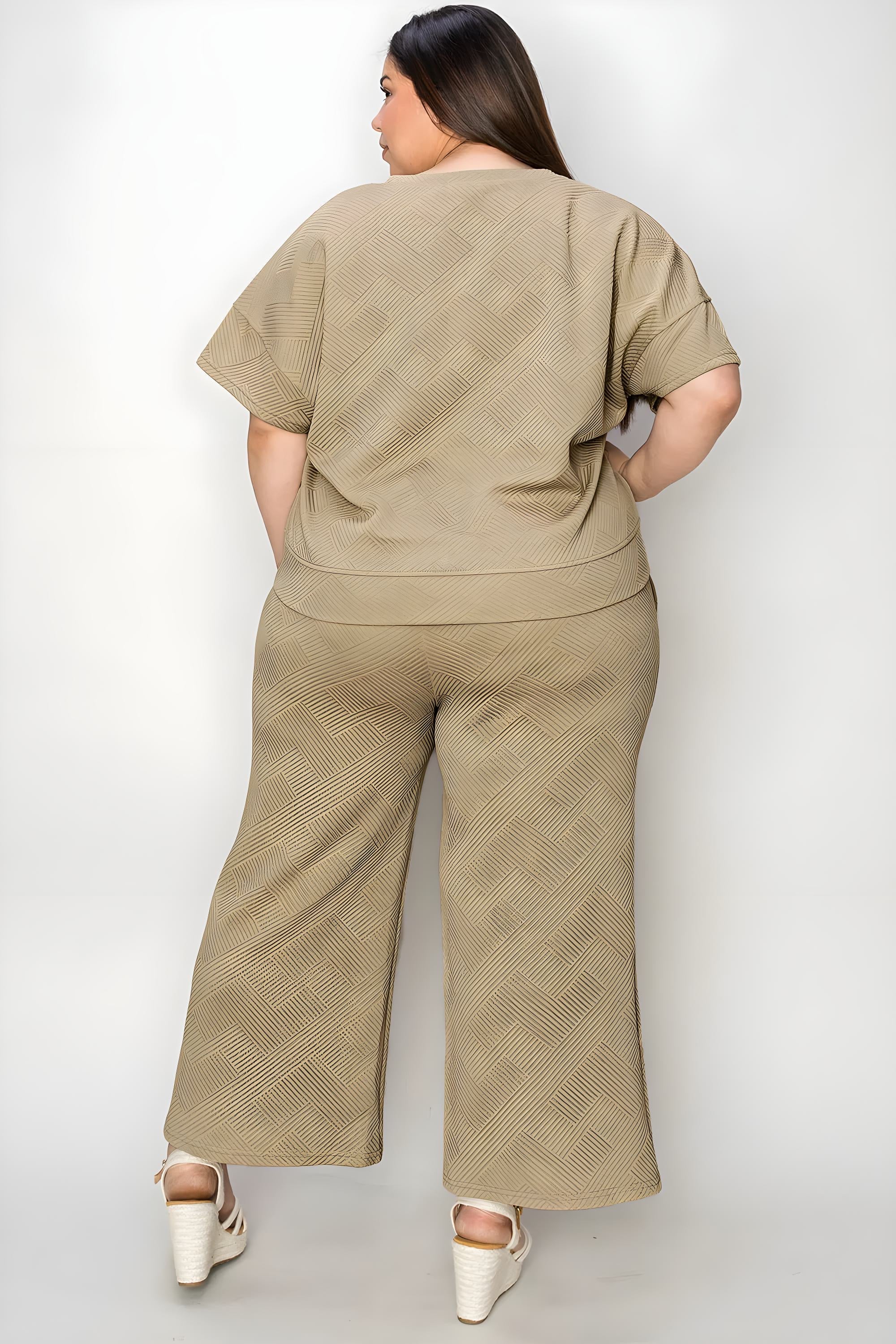 Podwójnie weź pełnowymiarowy teksturę z krótkim rękawem i zestawem spodni