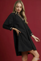 Vestido de turno de UMGEE entalhou com detalhes de acabamento