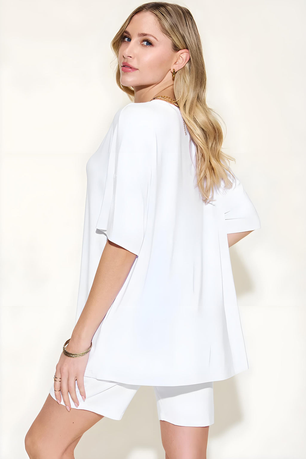 Bae BAE Tamanho completo Camiseta de ombro e shorts de decote em V