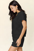 Dobbelt ta full størrelse tekstur kort ermet t-skjorte og snor shorts sett