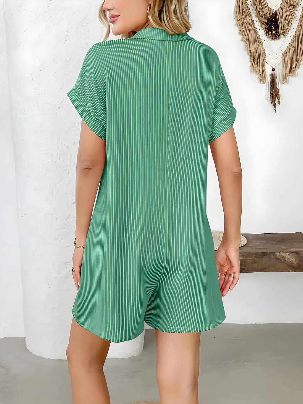 Gomb részlete galléros nyak rövid ujjú romper