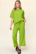 Dubbel ta full storlek textur rund hals kort hylsa t-shirt och breda benbyxor