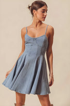 Takže já linie fit a flare denim mini šaty