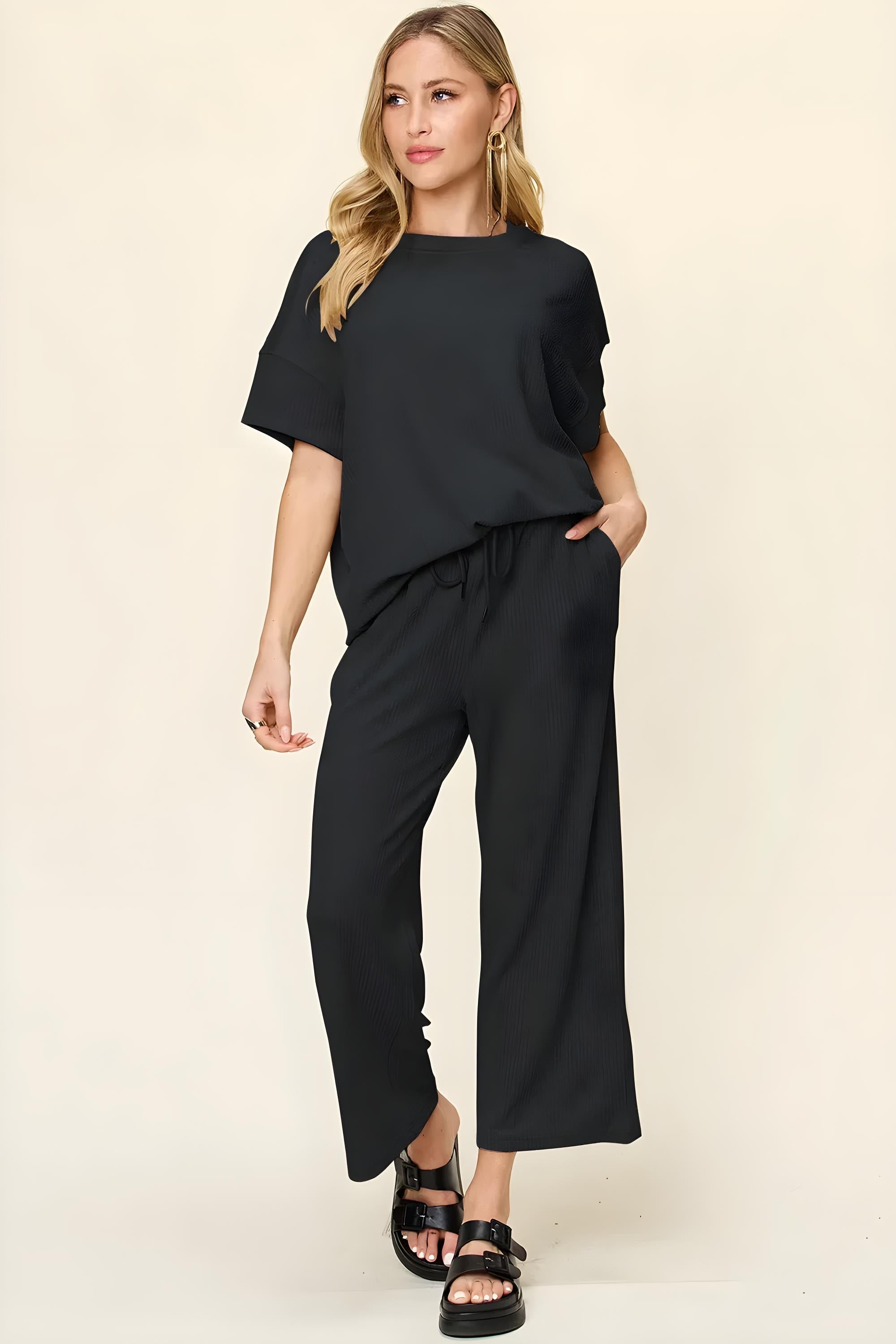 Podwójnie weź pełnowymiarowy teksturę okrągłą szyję koszulkę z krótkim rękawem i szerokim nogawkami