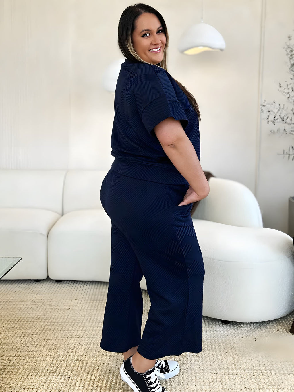 Podwójnie weź pełnowymiarowy teksturę z krótkim rękawem i zestawem spodni