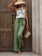 Potištěné nádrž a široké kalhoty nohou