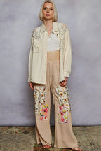 Pol Button Down Raw Edg Camisa con parche de encaje Pearl