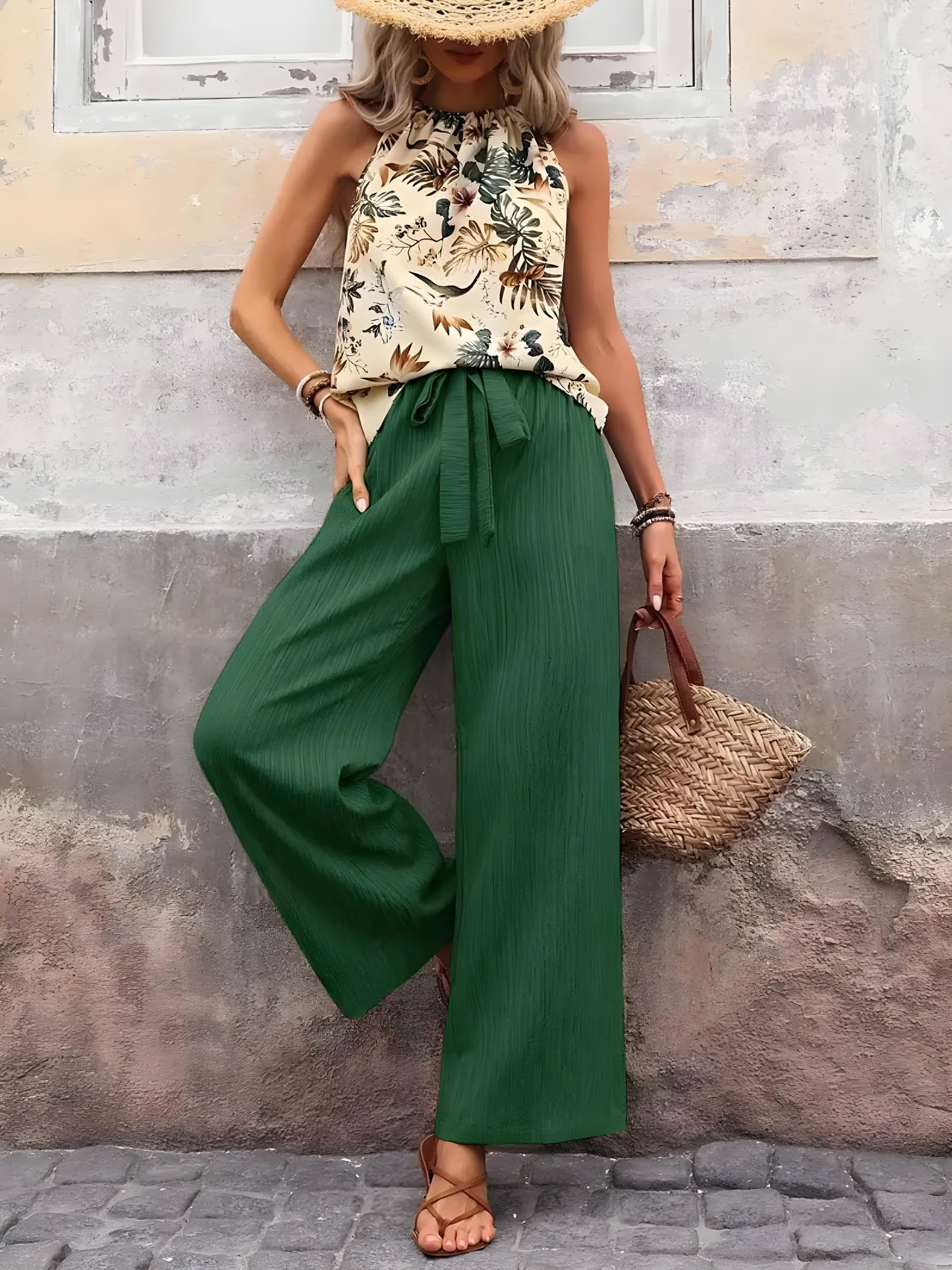 طقم توب بدون أكمام مطبوع وبنطال واسع الأرجل