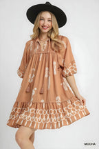 Umgee Boarder Print Tassel Tie Neck Mini obleka