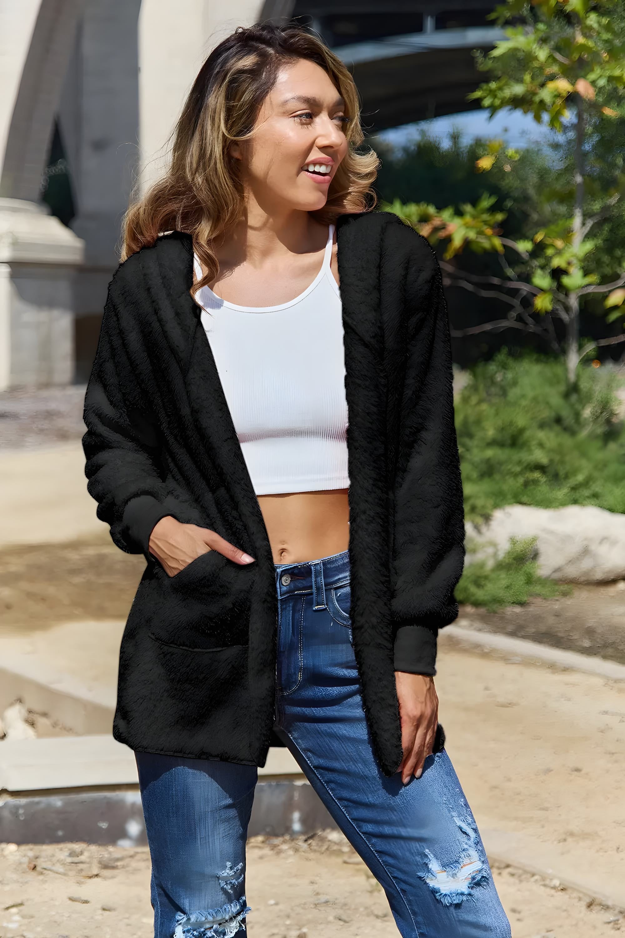 Chaqueta con capucha de peluche de tamaño completo con bolsillos para mujeres